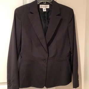 Excellent pre loved- Jones New York suit size 10 charcoal black w pinstripe